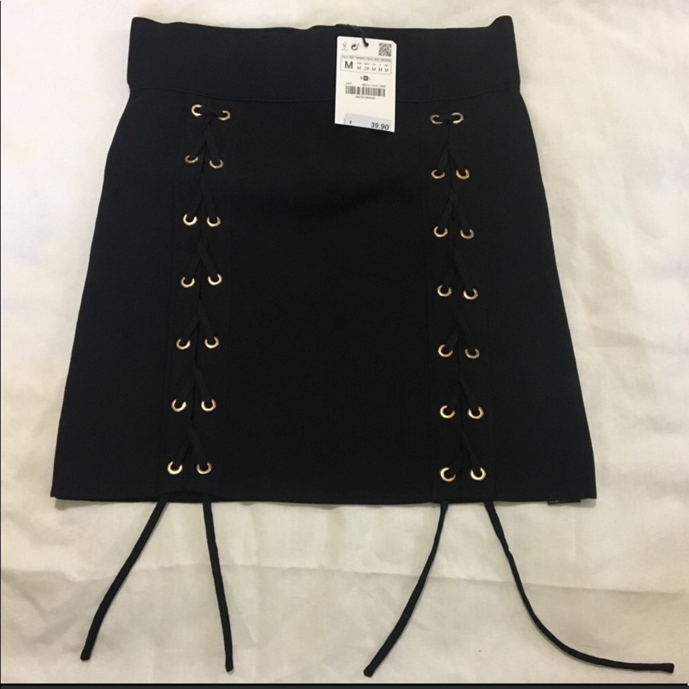 Zara chic black skirt 🔥🔥